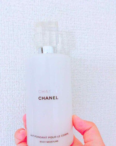 こんにちは✌️今日はCHANELボディーモイスチャーです！
こちらは乳液として使ってもいいし、保湿力を保ちたい人にもおすすめの商品です！
かなり量も入っていて使いやすいです❗️
色々なところに売っている