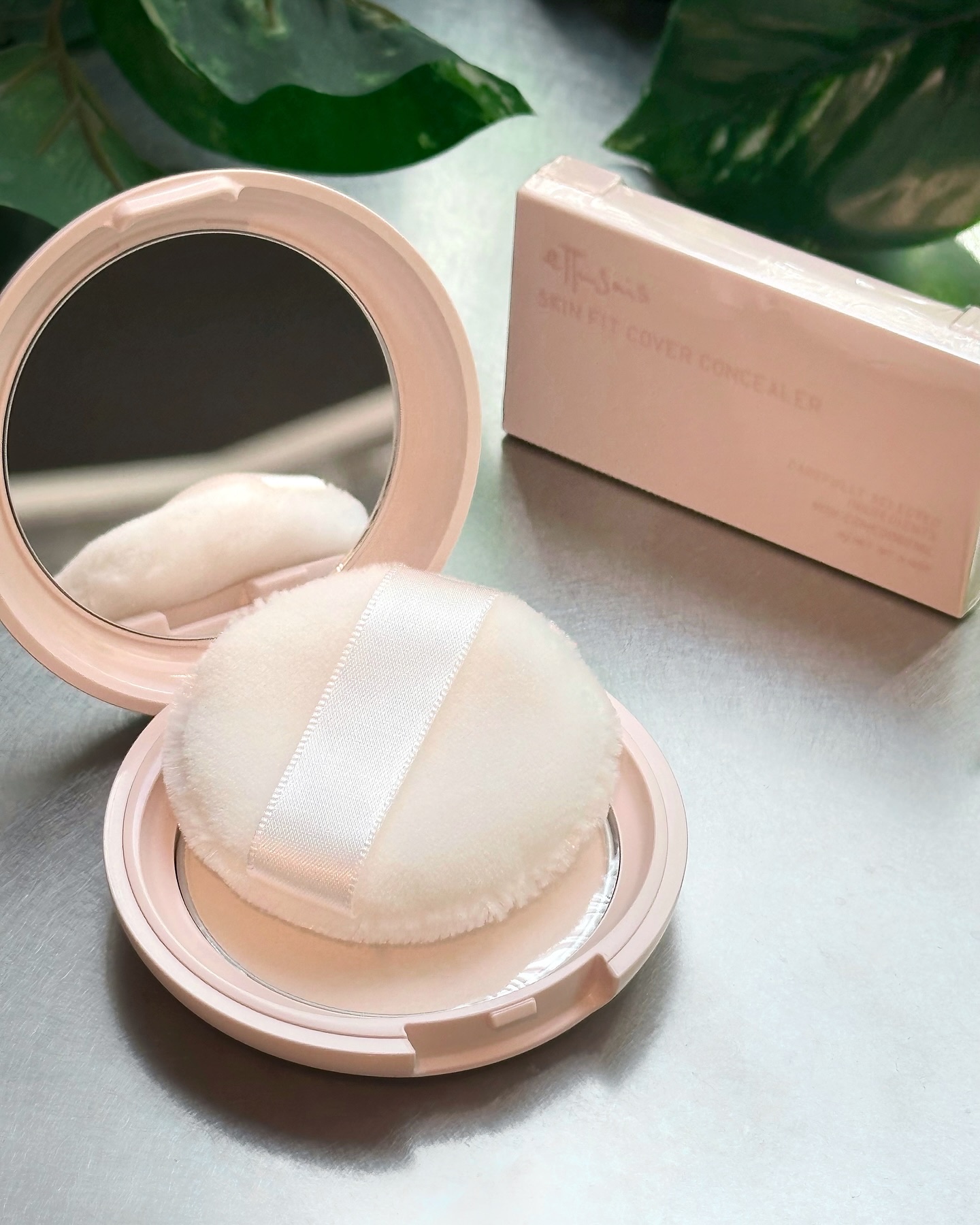 リニューアルされたエテュセのベースメイク🫧

エテュセ スキンケアパウダー （プレスト） クリアはまだまだ暑いこの季節に欠かせないアイテム☀️

気になるテカリを抑えて、さらっさらのお肌にしてくれるのでお直しにもピッタリ💫

Wヒアルロ