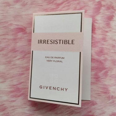 GIVENCHY イレジスティブル オーデパルファム ヴェリィフローラルのクチコミ「GIVENCHYの人気フレグランス
イレジスティブル シリーズに新作登場♪

イレジスティブル.....」（2枚目）