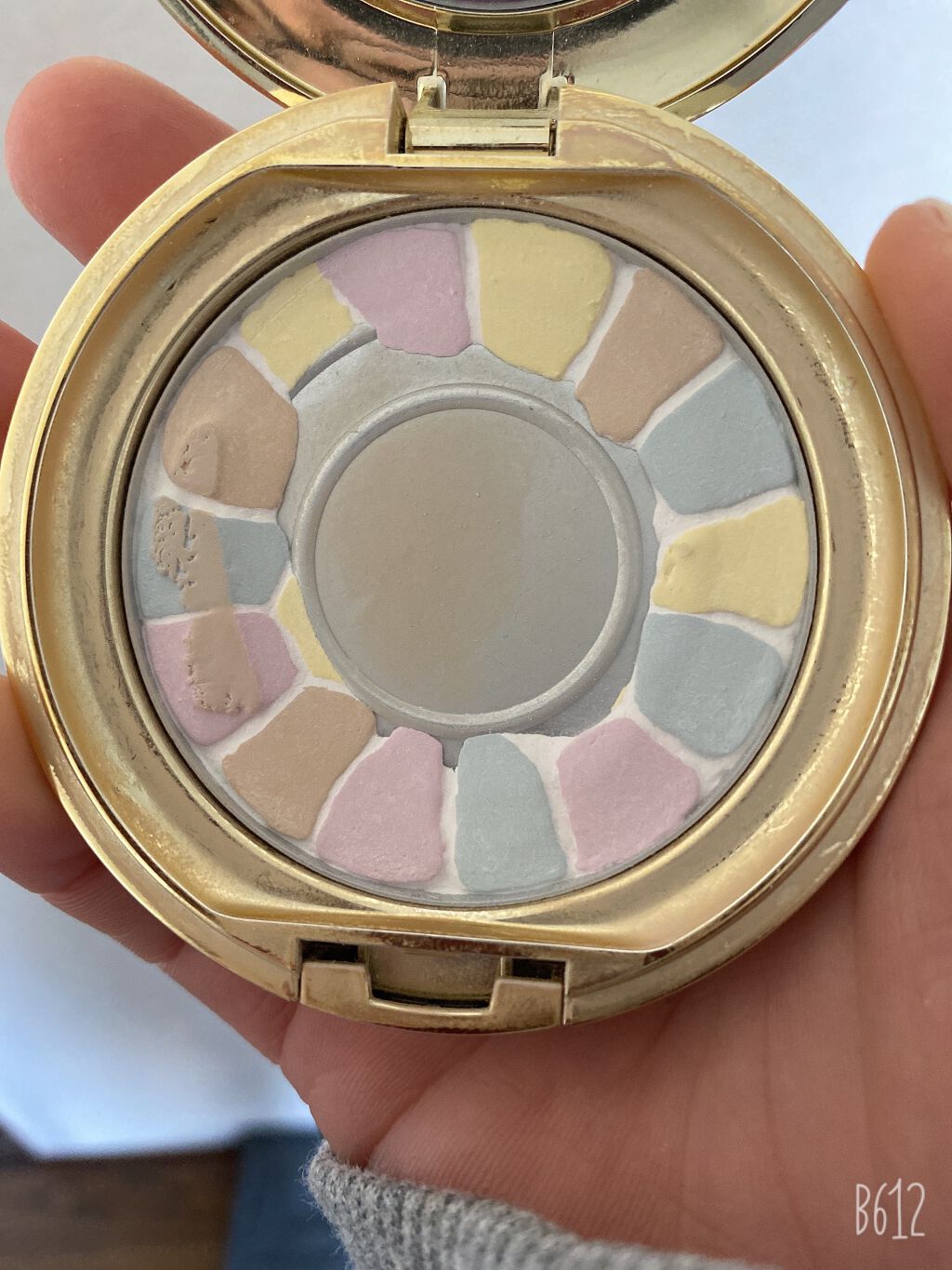 ラ プードル オートニュアンス/Elégance/プレストパウダーを使ったクチコミ（1枚目）