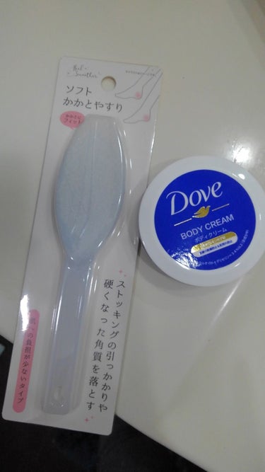 キャンドゥで購入しました。

Dove  BODYCREAM  ○○豆ちゃんの投稿で思わず買いたくなったのです。ボディようのクリーム持っているのに😅私には懐かしい香りします。薔薇の香りだったら良かったな