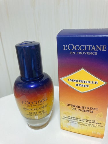 **L'OCCITANE イモーテル オーバーナイトリセットセラム 9000 yen **

そろそろ20代も半ばになり、肌質の変化に悩まされている私に、素敵なプレゼントが届きました♪

このセラムは夜