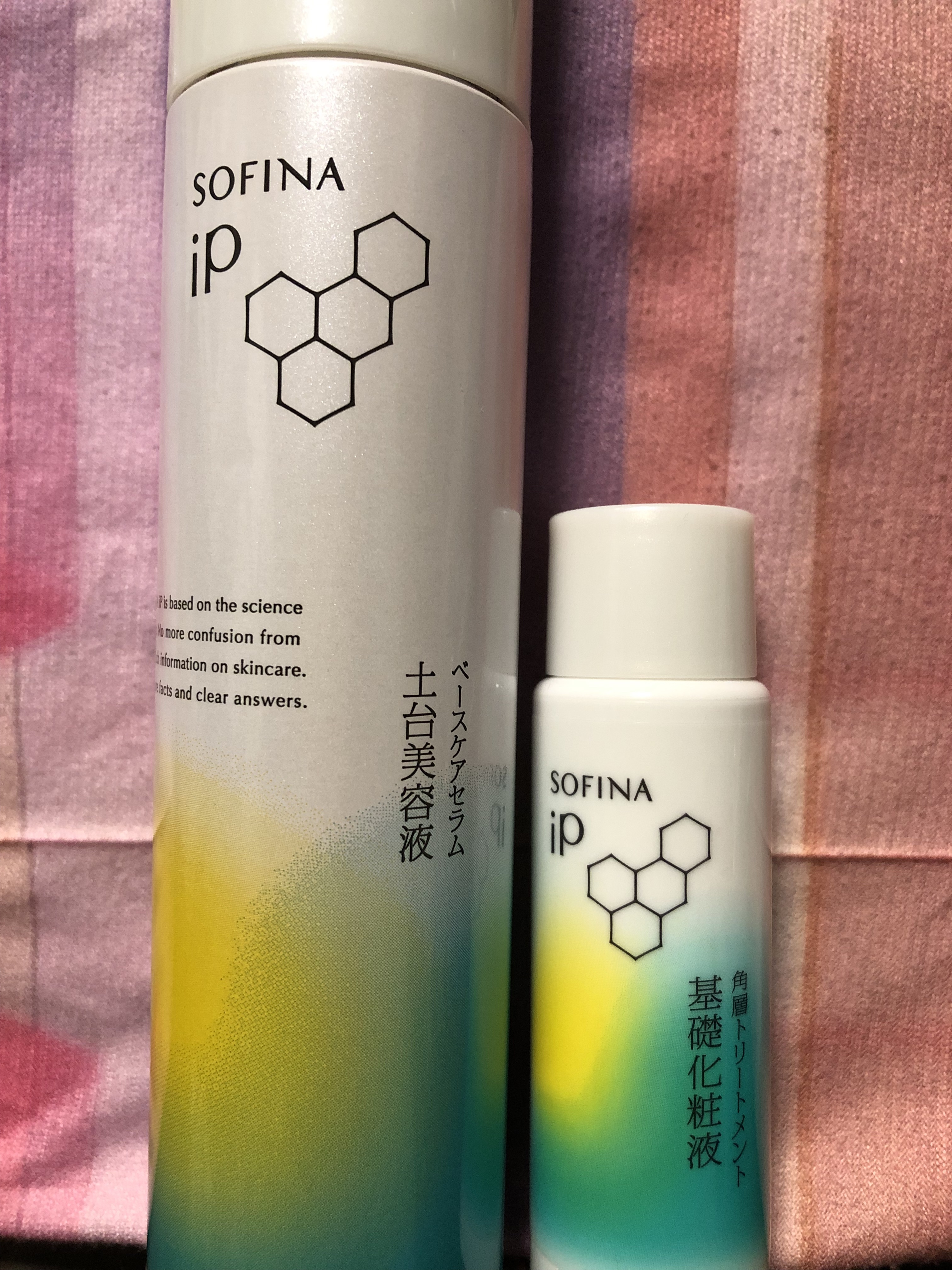  ４本目の購入です。ミニ化粧液も付いているセットでした。
使いかけの化粧液にミニを全部補充したらけっこうな量が入ってました。
ソフィーナIPはラインで使用しているのでお得に購入できて良かったです。