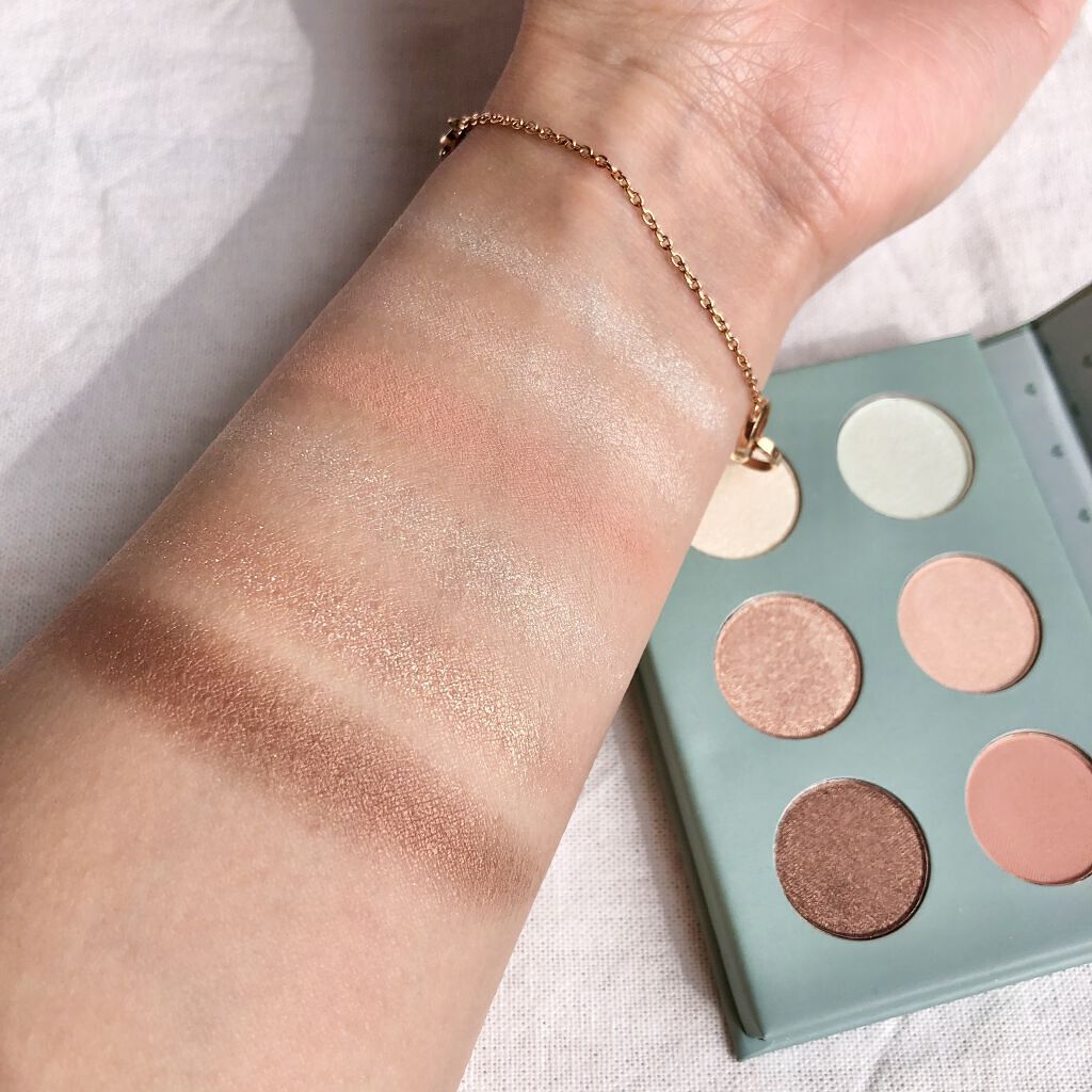 サンキューマートオリジナルディズニーアイシャドウパレット アースラ