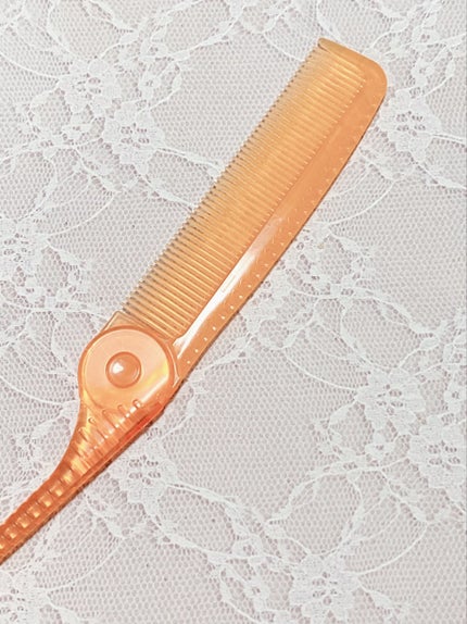 DAISO 折込コーム(ハニーオイル配合)のクチコミ「ハニーオイル🍯🐝💖DAISO 折込コーム ハニーオイル配合
こんばんは!
今回は、DAIS.....」(3枚目)