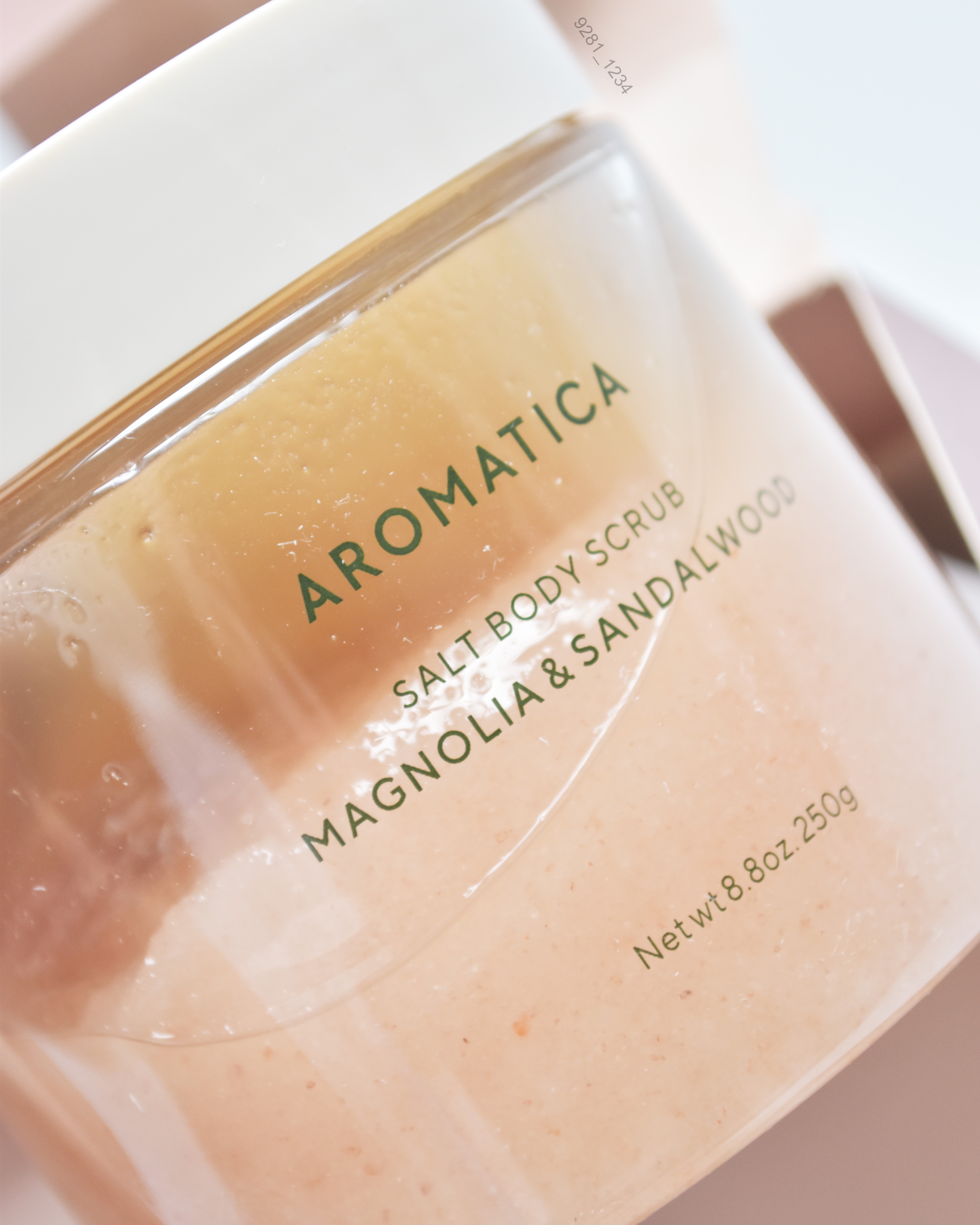 ソルトボディスクラブマグノリア＆サンダルウッド/AROMATICA/ボディスクラブを使ったクチコミ（1枚目）