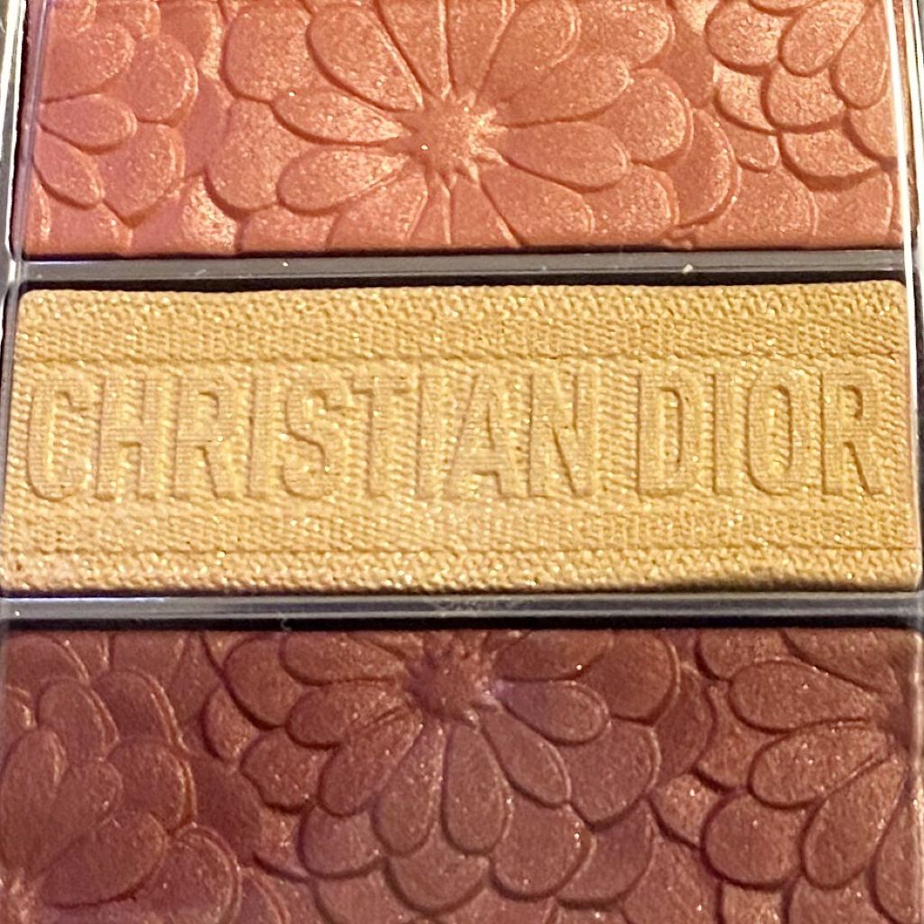 トリオ ブリック パレット＜ピュア グロウ＞ 643 ピュア ペタルズ（生産終了）/Dior/アイシャドウパレットを使ったクチコミ（2枚目）