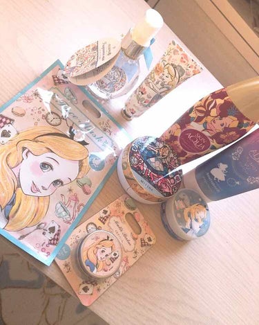 Aliceのコスメやスキンケア品が少しずつ増えてきた🙌🏻💕

Alice大好きだから薬局とかに売ってるとすぐに買ってしまう…😥笑

マジョマジョからもコラボでるらしいので楽しみ🥰❤️

他にもAlice