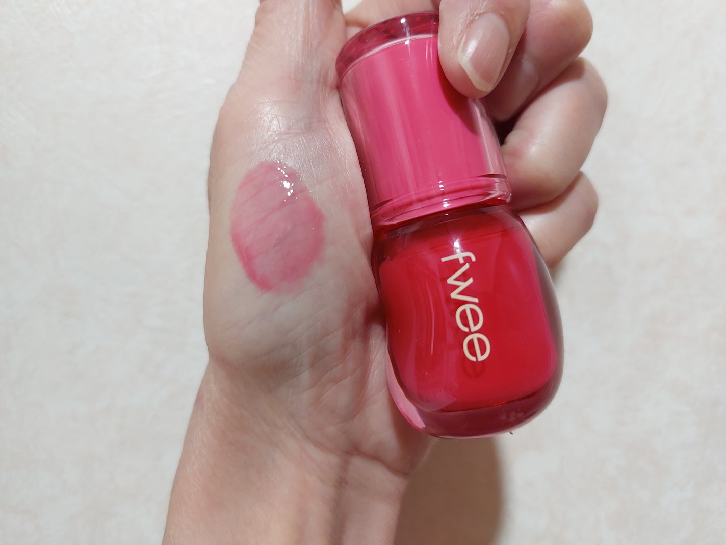 フィー 3Dボリューミンググロス/fwee/リップグロスを使ったクチコミ(1枚目)