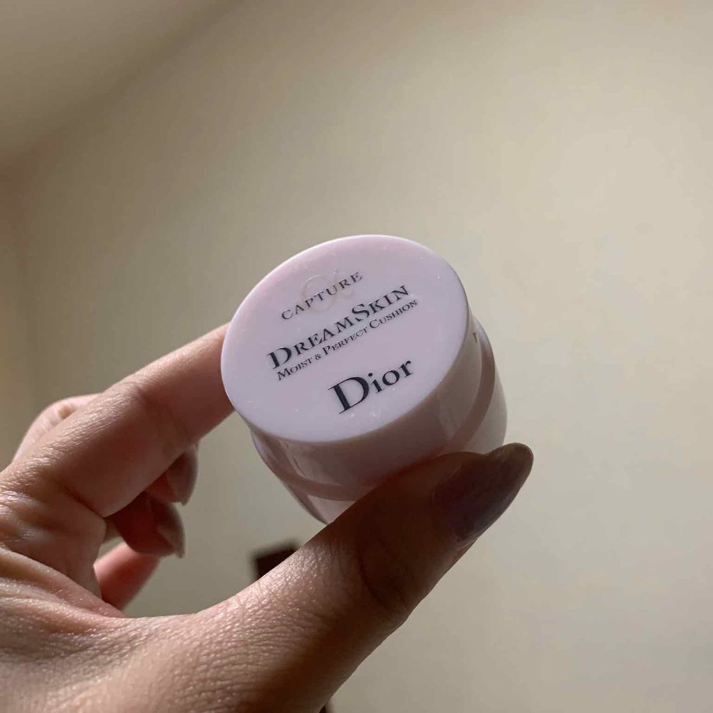 【新品・美品】Dior カプチュールドリームスキンモイストクッションファンデ DIOR】 カプチュール ドリームスキン モイスト クッション SPF50