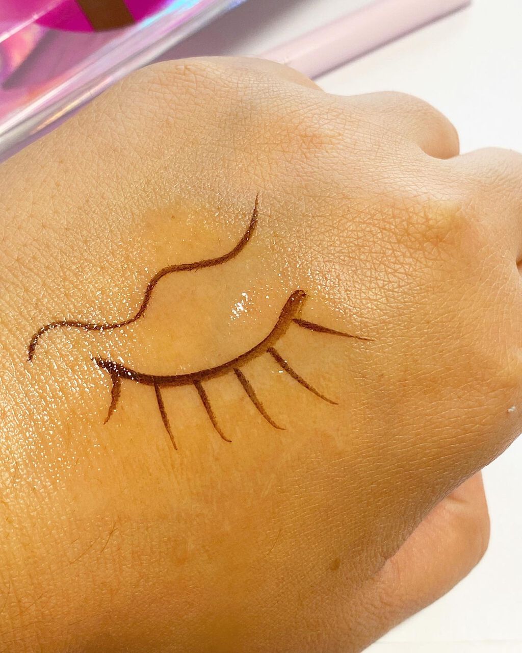 愛悠(ゆゆちゃ) on LIPS 「アイプルーフウルトラスムースアイライナー「にじまない」×「描..」(4枚目)