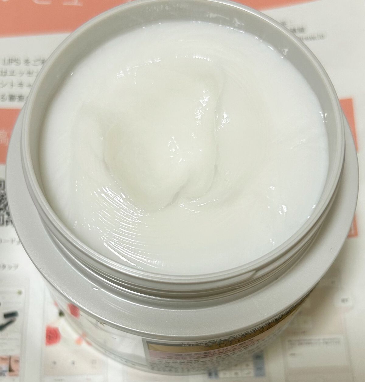 エッセンシャル
Essential THE BEAUTY 髪のキメ美容バリアヘアマスク
180g フローラルリュクスの香り

#プレゼントキャンペーン_エッセンシャル

こっくりとしたテクスチャーで髪から落ちにくく
とどまってケアしてくれま