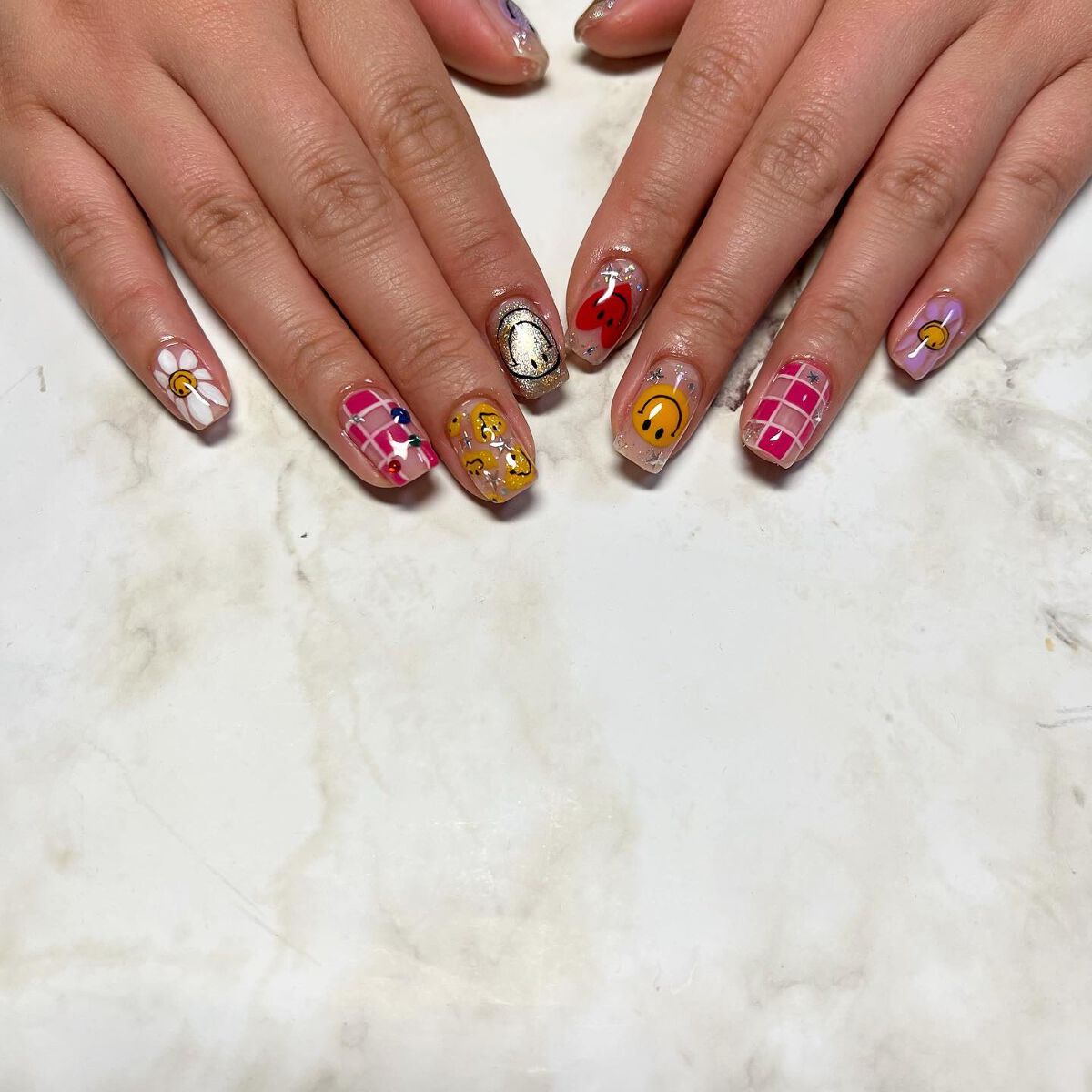 cst on LIPS 「#おまかせネイル#popart#ポップネイル#😊#ネイル好きな..」(3枚目)