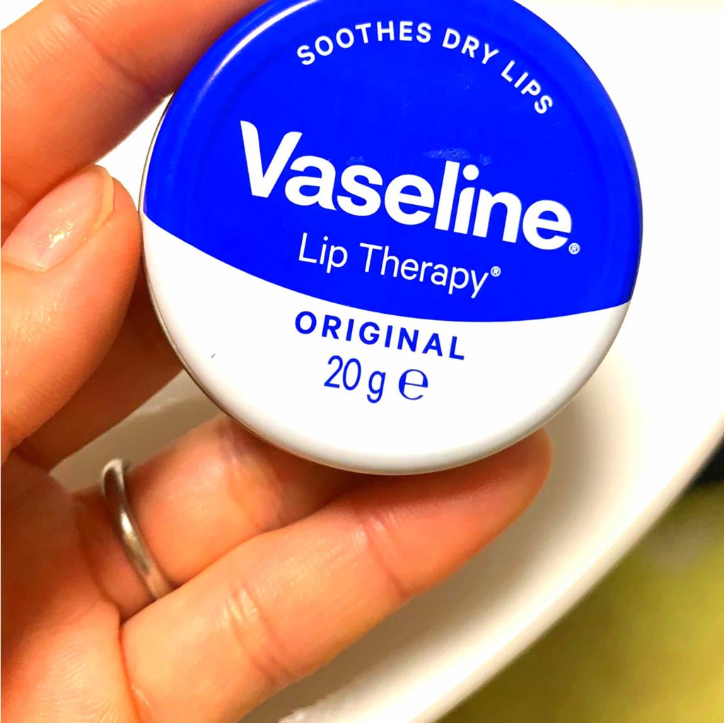 ヴァセリン リップ モイストシャイン オリジナル/ヴァセリン/リップバームを使ったクチコミ（1枚目）