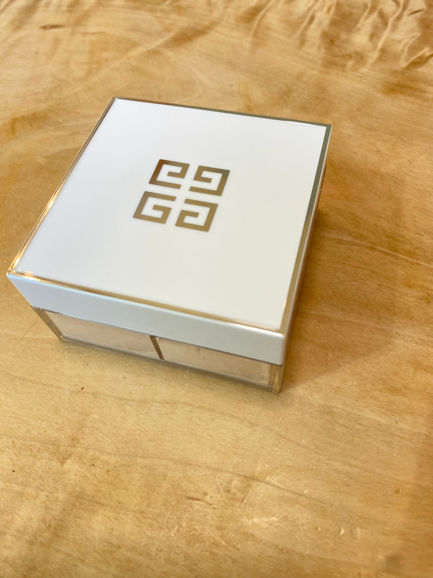 ブラン ディヴァン ブライトニング ルース パウダー/GIVENCHY/ルースパウダーを使ったクチコミ(1枚目)