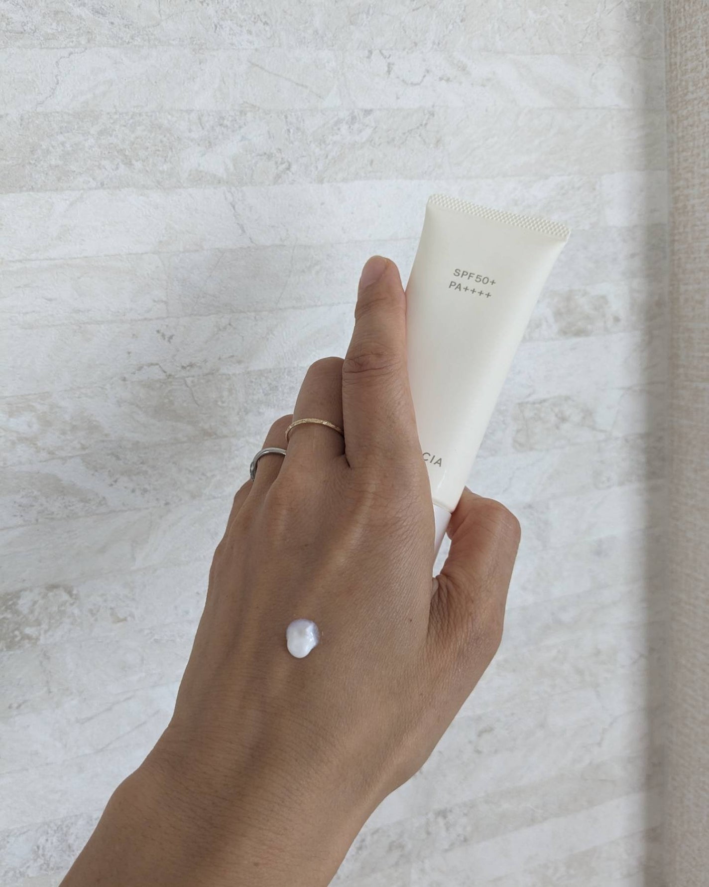 ディセンシア フローレス UVプロテクター/DECENCIA/日焼け止めローションを使ったクチコミ(2枚目)