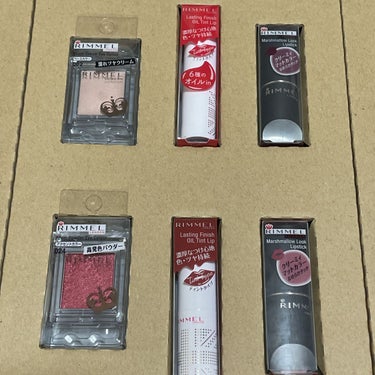 RIMMEL LONDON SPECIAL BOOK REDver.
¥ 1969(税込)

－－－－－－－－－－－－－－－－

超お得なコスメ6点がセットのリンメルのムック本🥰
私はAmazonで購入しました。

表紙はAKB48の本田仁美ちゃん🍑

もう1つ、GOLDver.も販売されています。価格は一緒です。

－－－－－－－－－－－－－－－－

RINMMEL COSME SET

① リンメル プリズムパウダーアイカラー 024 ウォームレッド

②リンメル プリズムパウダーアイカラー 002 ミルキーピンク

③ リンメル ラスティングフィニッシュオイルティントリップ 004 ベージュブラウン

④ リンメル ラスティングフィニッシュオイルティントリップ 007 ポピーレッド

⑤ リンメル マシュマロルックリップスティック 029 ディープボルドー

⑥ リンメル マシュマロルックリップスティック 034 モーヴピンク

－－－－－－－－－－－－－－－－

普段、自分では買わないような色も入っていて、これから使うのが楽しみです☺️

この中に気になるコスメが2点以上ある方は、買いのセットだと思います👍

－－－－－－－－－－－－－－－－

#RIMMEL #リンメル_ムックの画像 その1