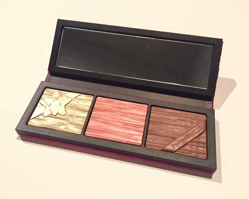 シャイニー プリティ シングス フェイス コンパクト【ホリデーコレクション 2018】/M・A・C/パウダーチークを使ったクチコミ（1枚目）