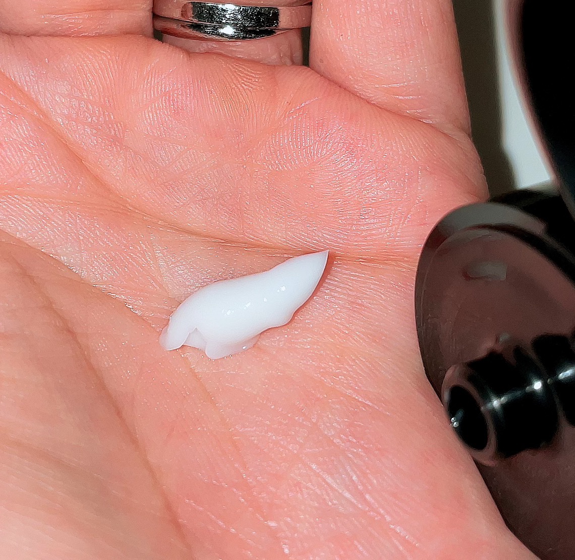 ブラック フレグランス スタイリング ヘアエッセンス/LEXILIS/アウトバストリートメントを使ったクチコミ（3枚目）