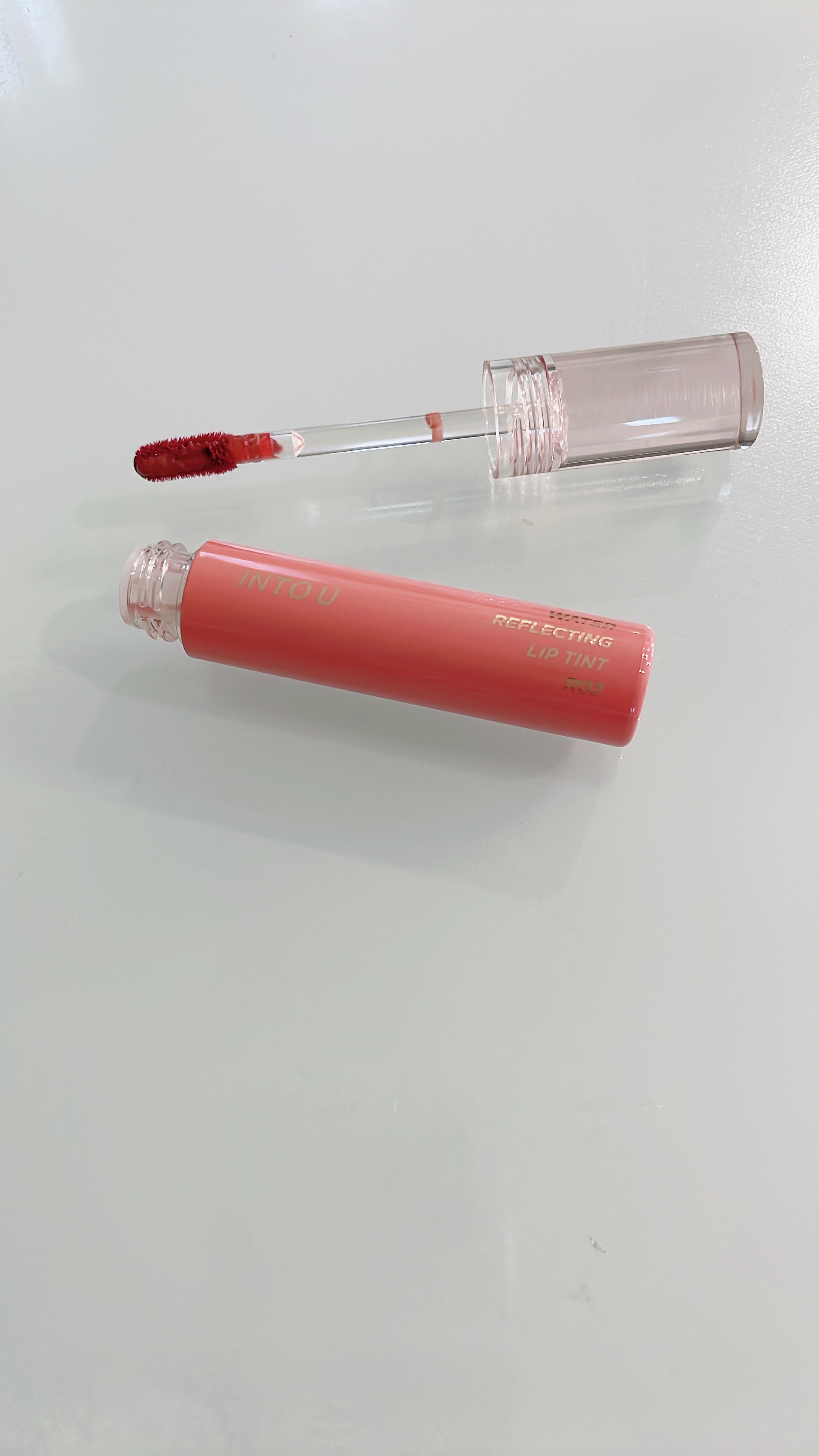 ウォーターリフレクティングリップティント R02  甘えんぼピーチフィズ/INTO U/リップティントを使ったクチコミ（2枚目）