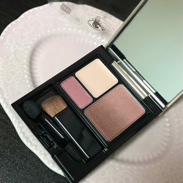 MAQuillAGE
ドラマティックスタイリングアイズS/RD332 ストロベリーティー

AUBEのブラシひと塗りシャドウが気になりつつ決め手がなくて購入に至ってなかったのですがこれは現品見て綺麗だと