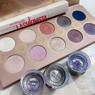 ZOEVA eye see eyeshadow paletteのクチコミ「\やば粉メイク/






定期的に使いたくなるロシアのヤバイ粉。
ほんっと好き(*^ω^*.....」（2枚目）