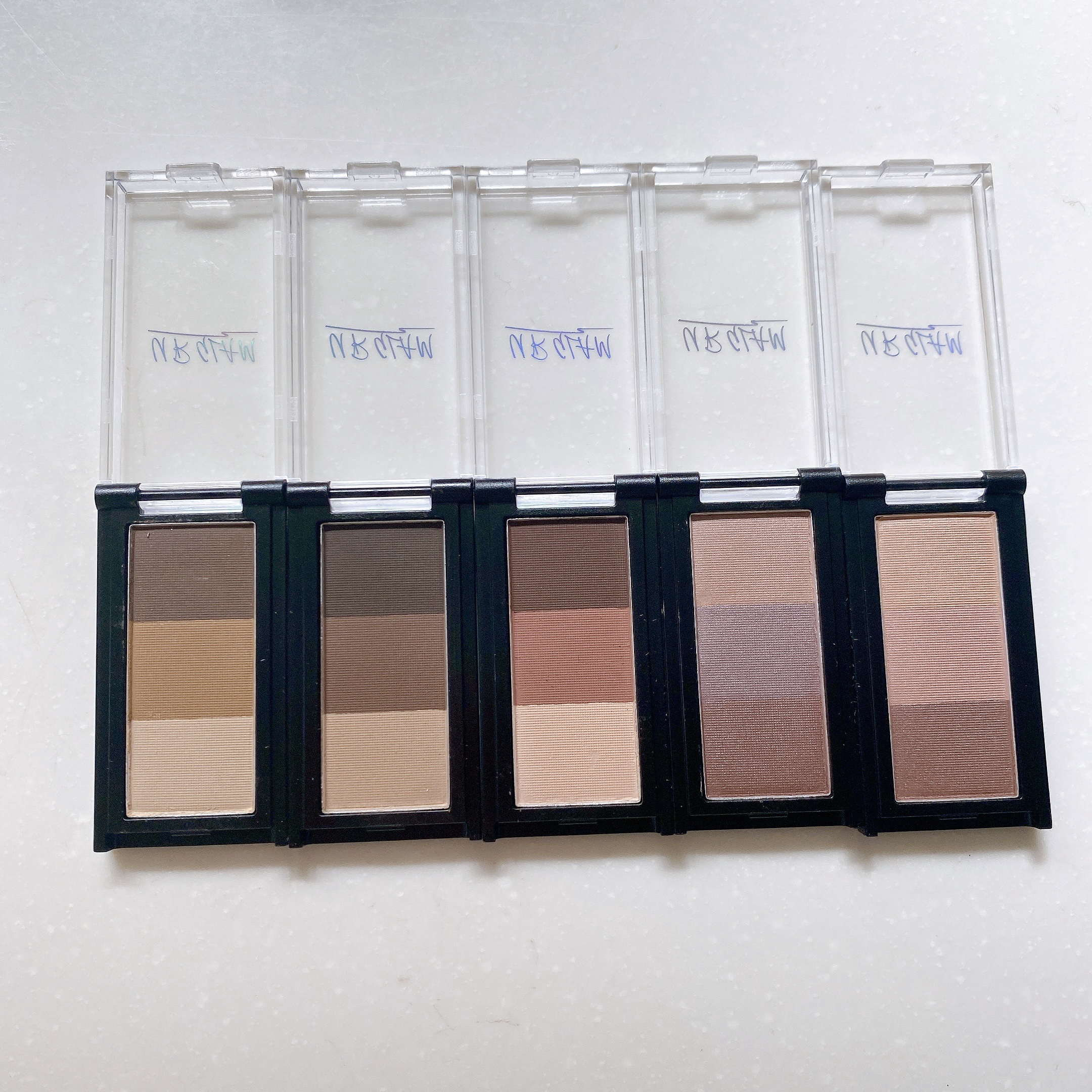 U R GLAM アイブロウパウダーN のクチコミ「\U R GLAM アイブロウパウダーN/

01 ライトブラウン

02 ナチュラルブラウン.....」（2枚目）