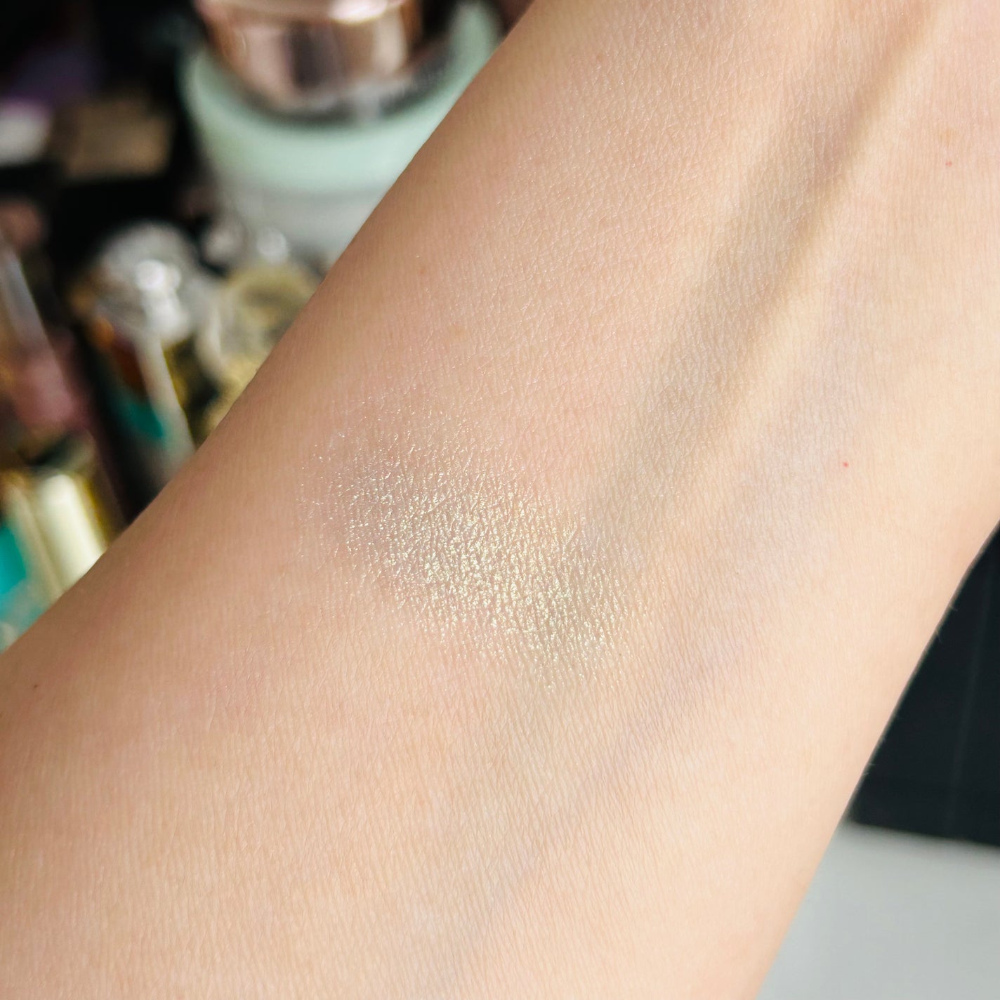 オンブル エサンシエル/CHANEL/単色アイシャドウを使ったクチコミ(4枚目)