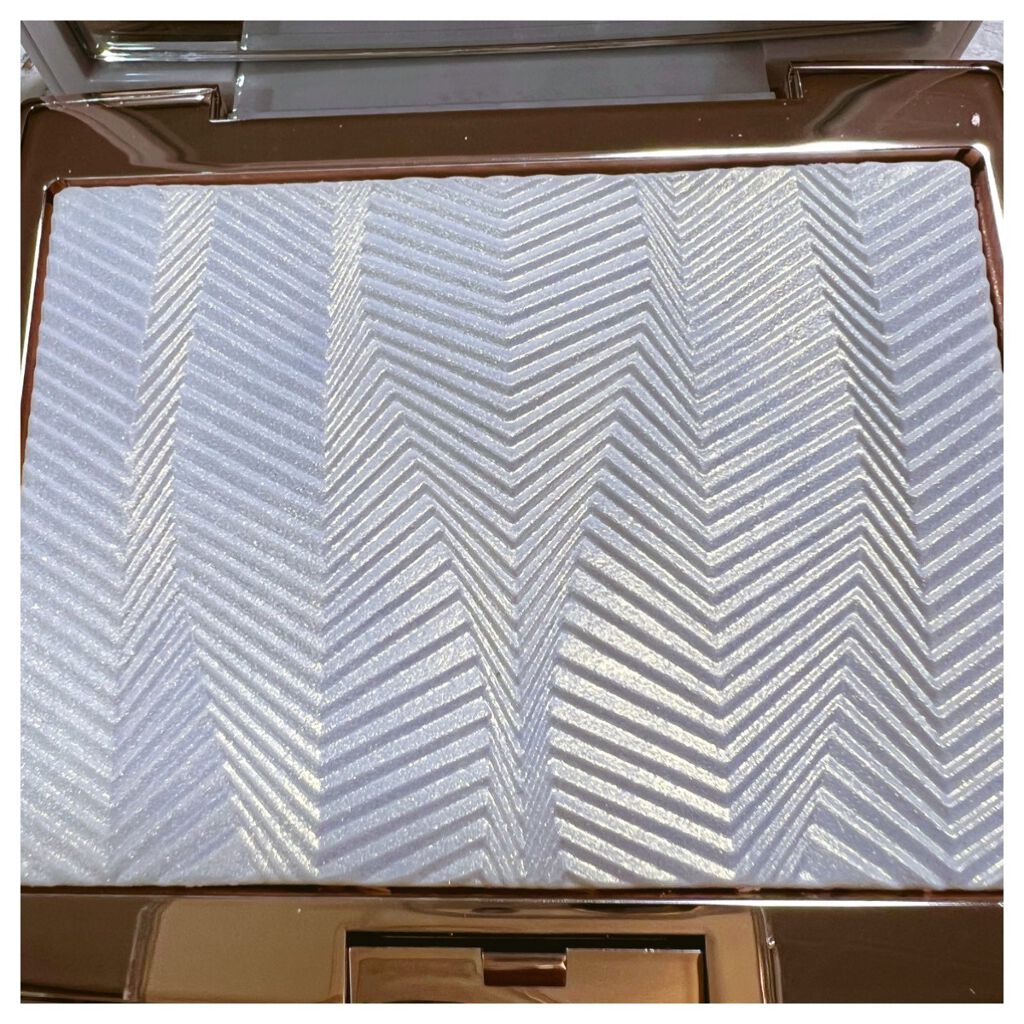 iced out ハイライター/アナスタシア ビバリーヒルズ/パウダーハイライトを使ったクチコミ(3枚目)