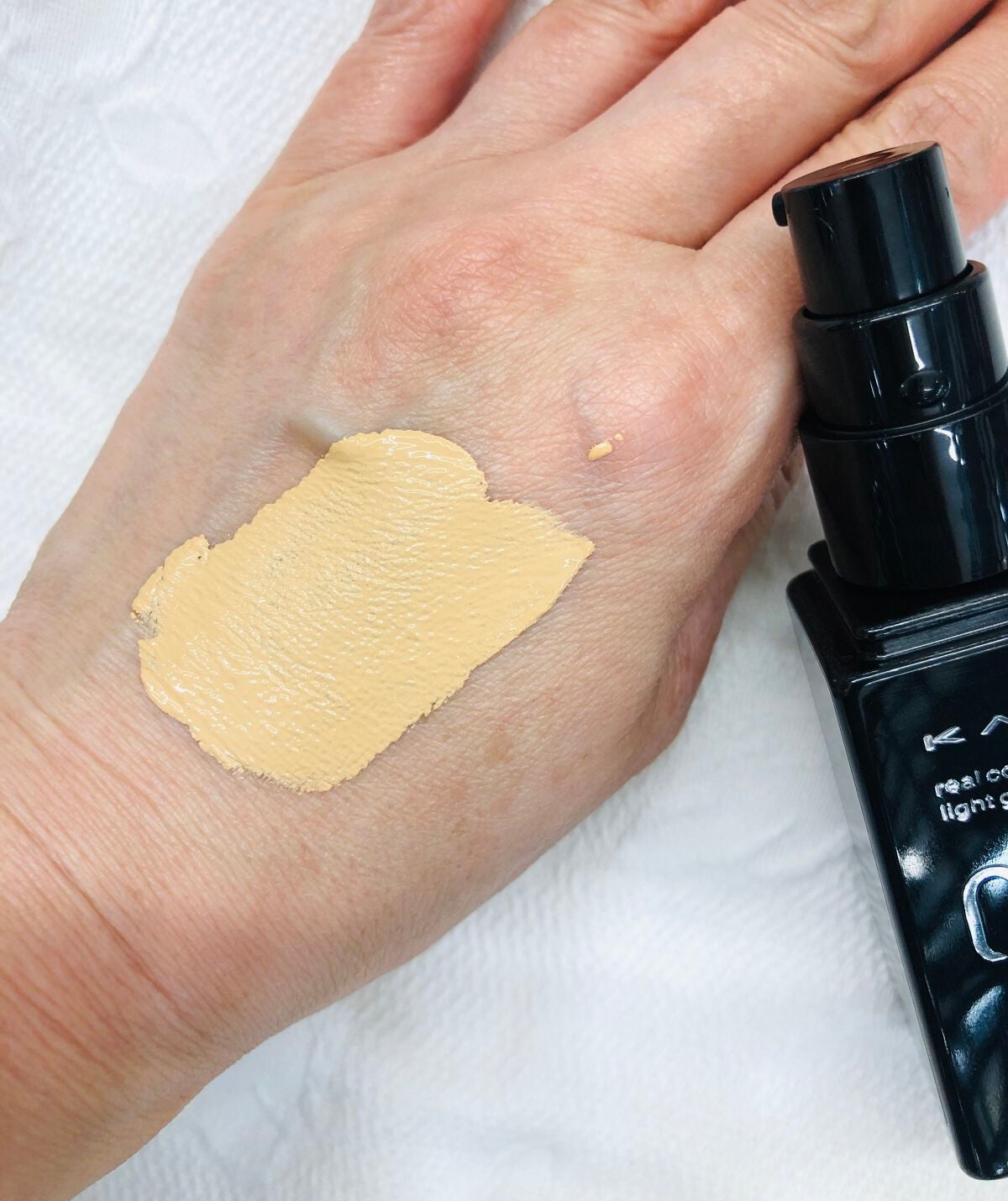 リアルカバーリキッド(ライトグロウ)/KATE/リキッドファンデーションを使ったクチコミ(3枚目)