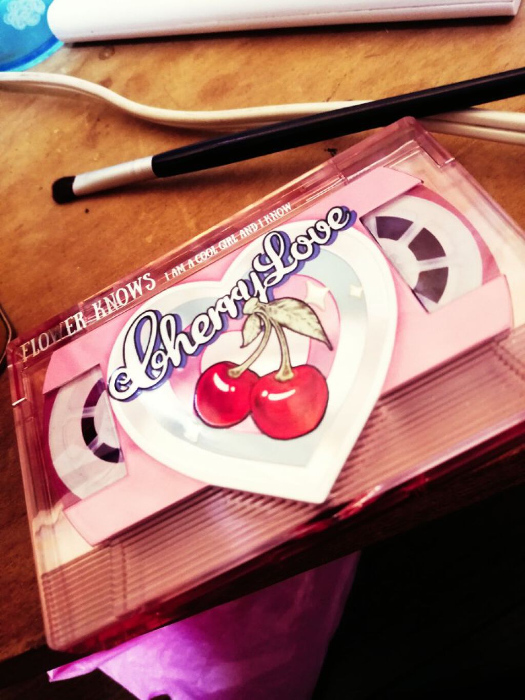 レトロマグネティック アイシャドウパレット/FlowerKnows/アイシャドウパレットを使ったクチコミ(1枚目)