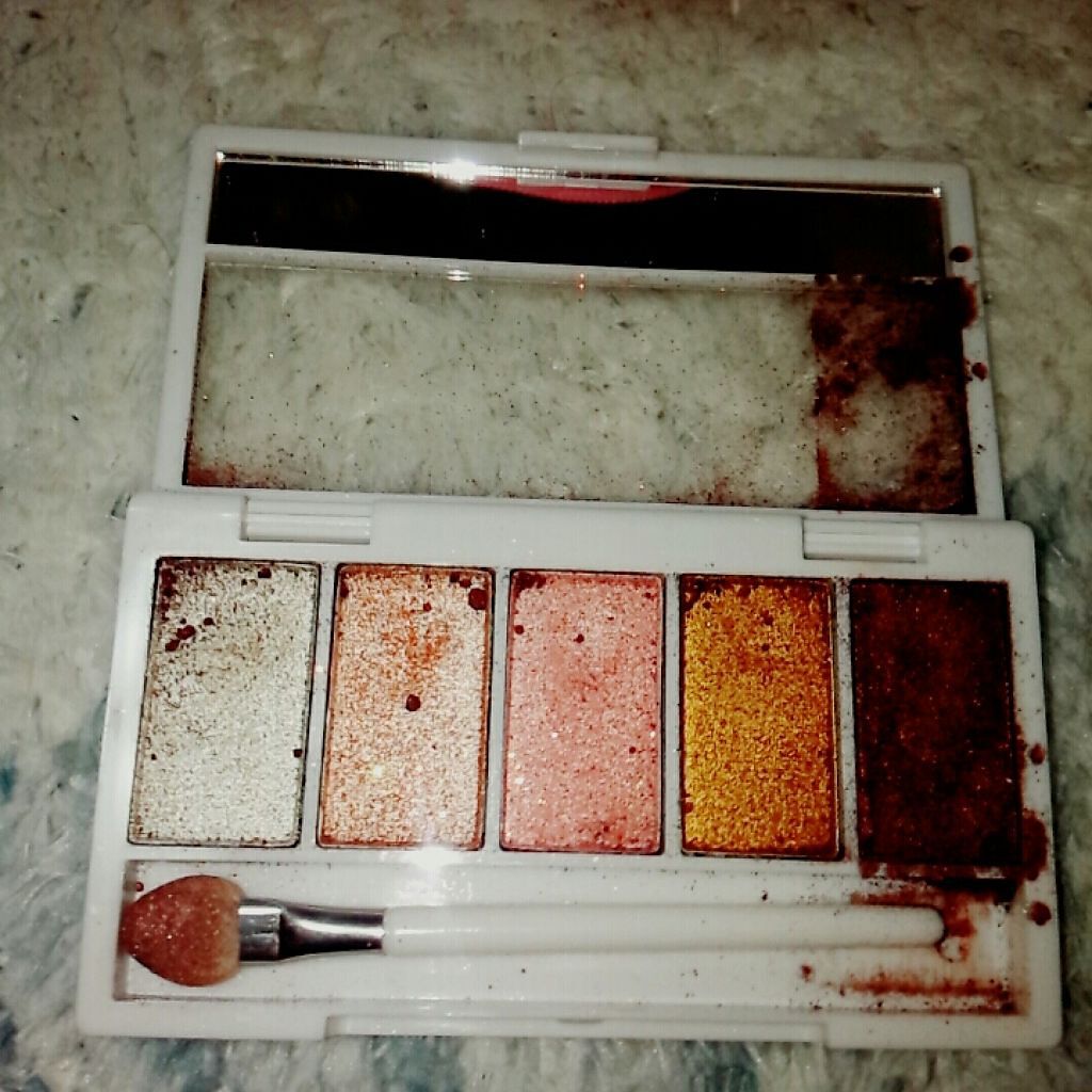 エルファー グリッターアイシャドウ/DAISO/アイシャドウパレットを使ったクチコミ(2枚目)