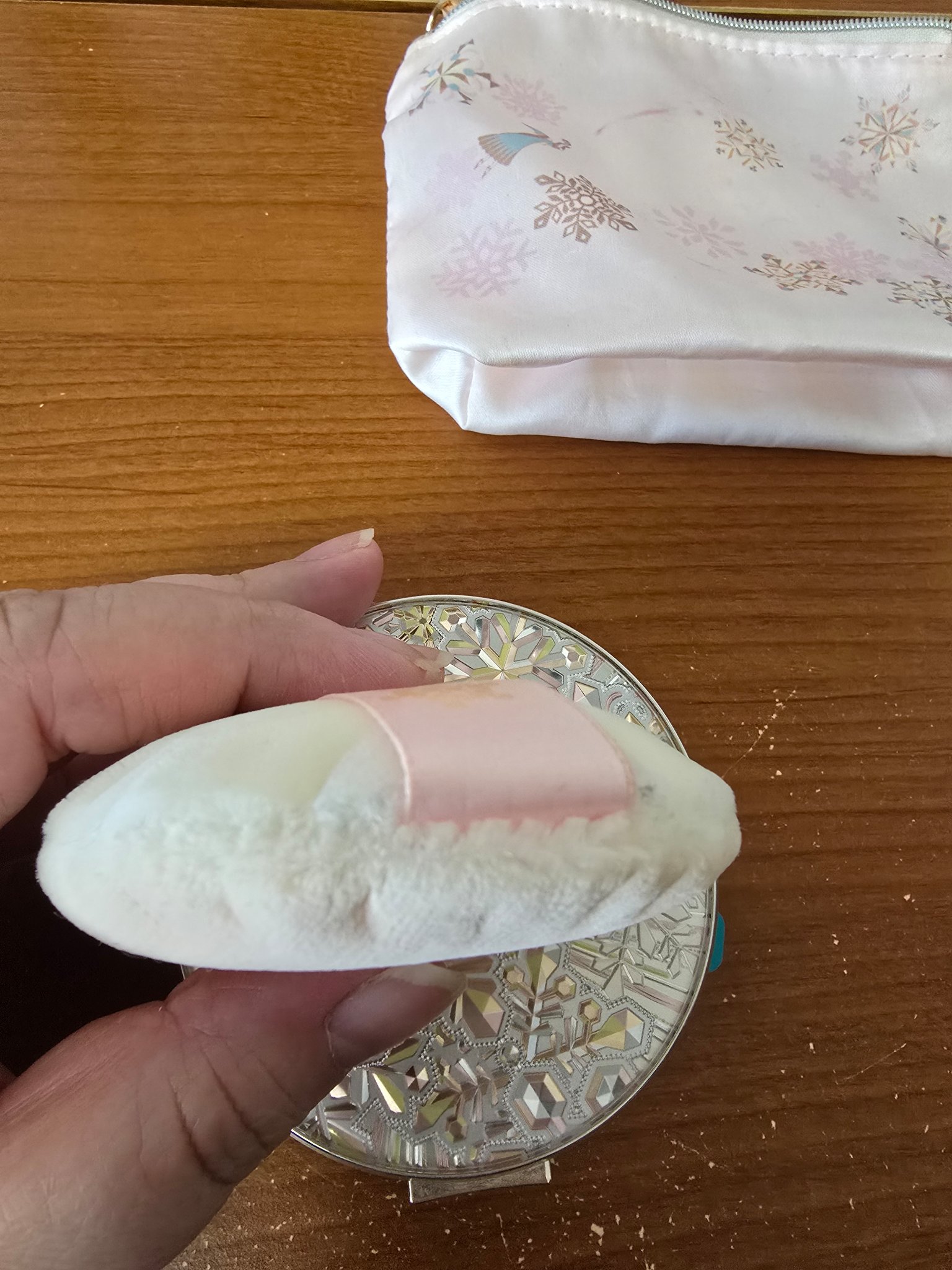 RU〰️🎶🐷コスメと香水の変態💄のクチコミ「スノービューティーお使いの方も沢山いると思いますが替えのパフって何使ってますか❓
私はふわふわ.....」（2枚目）