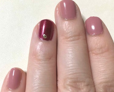 短い爪さんでも出来る100均で売ってるマニキュアでちょっと大人めネイル💅

ダイソーで売っているサンリオコラボ
ベースコート、ピンク、ワインレッド

ポイントアクセントとしてセリア
ゴールド、ゴールドラ