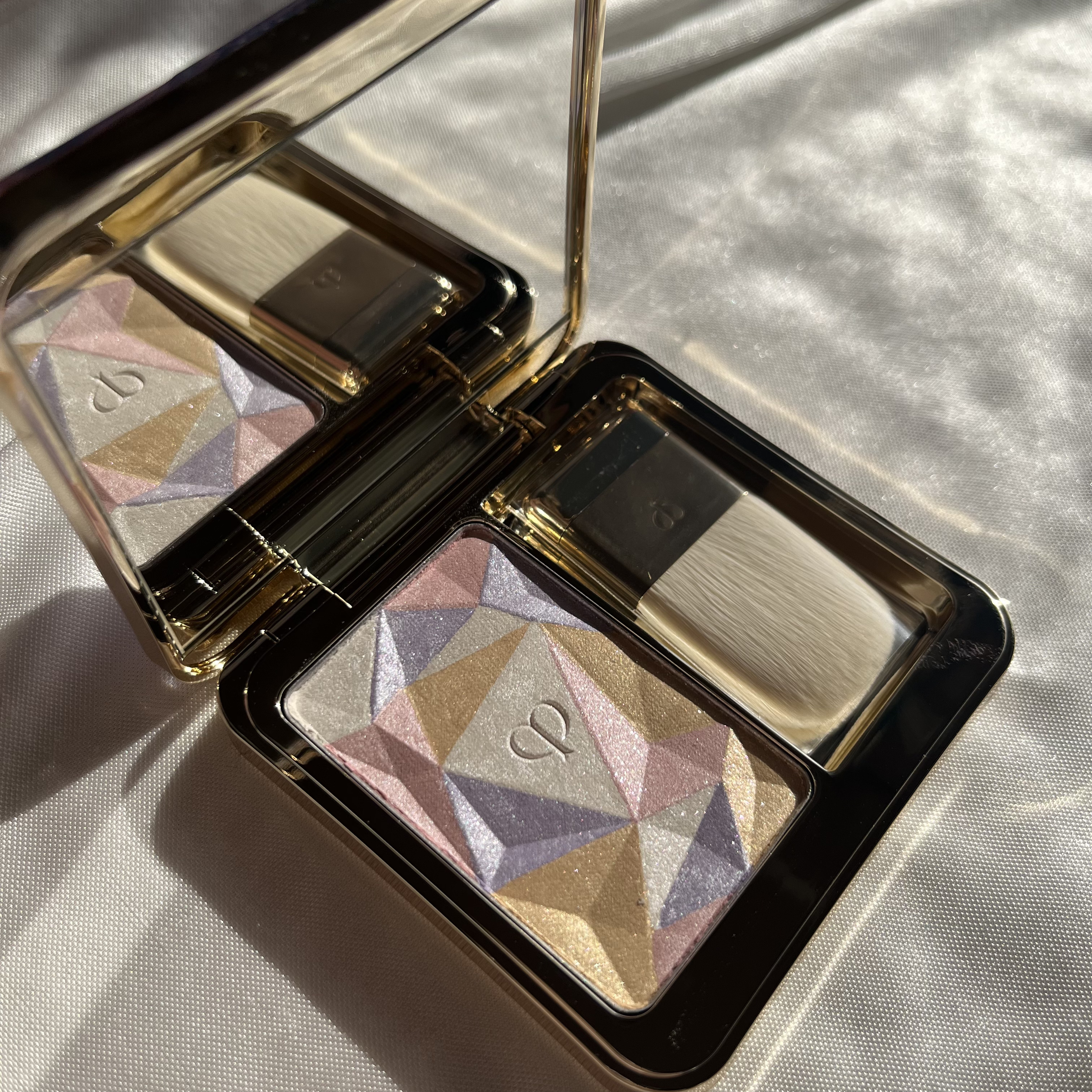 ル・レオスールデクラ /クレ・ド・ポー ボーテ/パウダーハイライトを使ったクチコミ（1枚目）