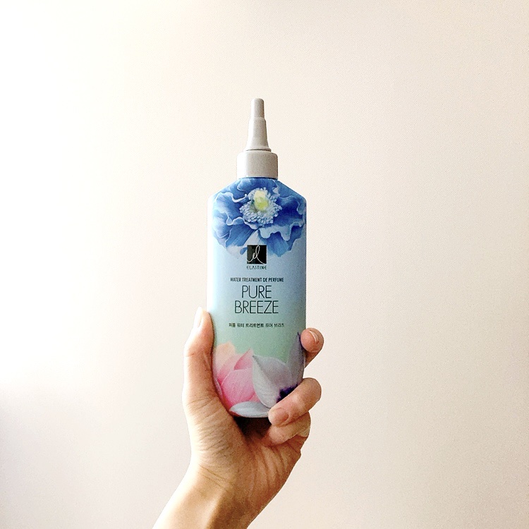 
⁡
まるで香水！？
ような香りのヘアケア
韓国で話題のELASTINE
その中でも大人気の香り・ピュアブリーズからウォータートリートメントが新発売されました🌿‬ ܸ
⁡
水に触れるとスチームパックのように温まり、クリーム状に変化する
ま