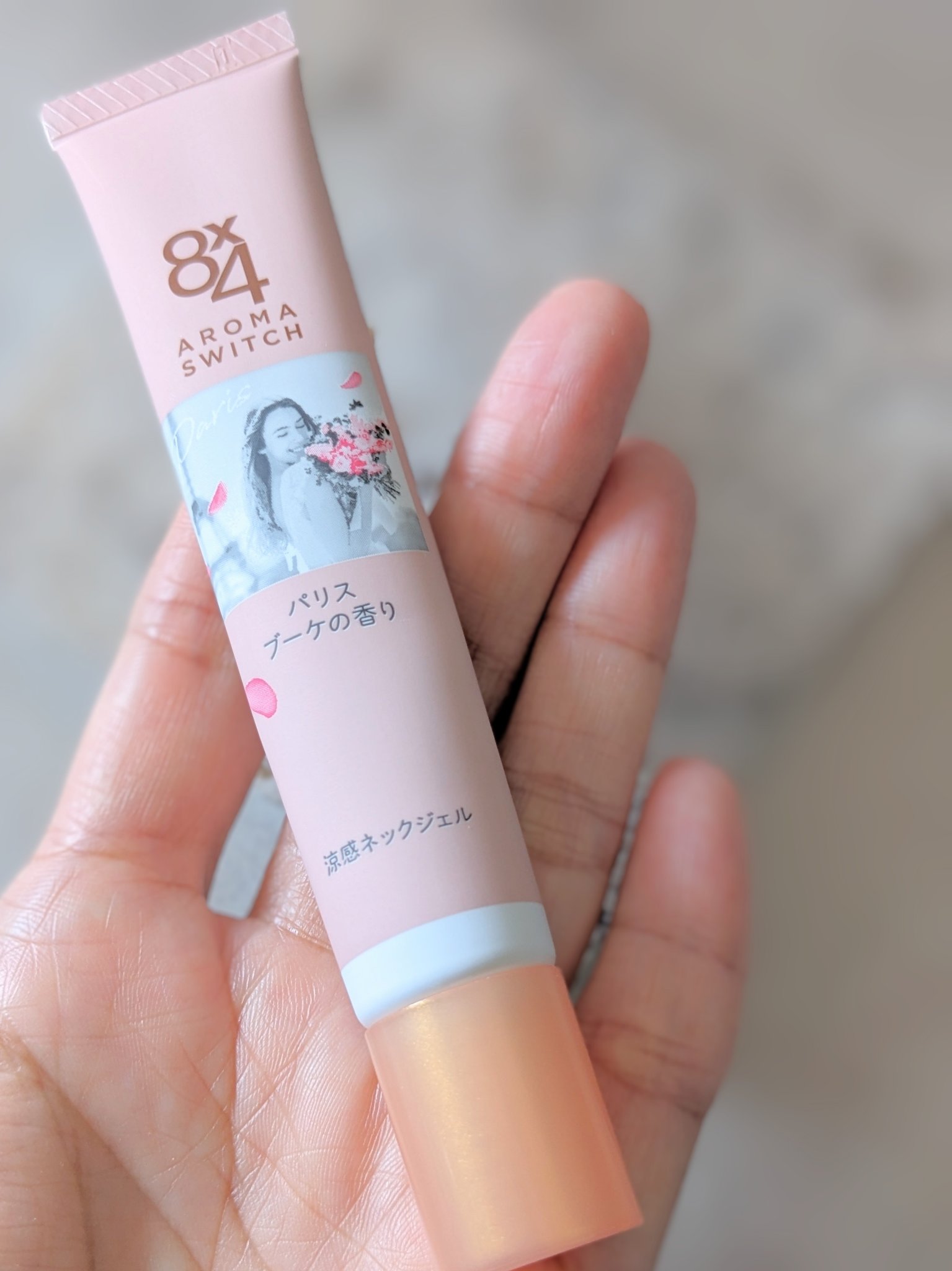 8x4 アロマスイッチ 涼感ネックジェル パリスブーケの香り/８ｘ４/デオドラント・制汗剤を使ったクチコミ（2枚目）