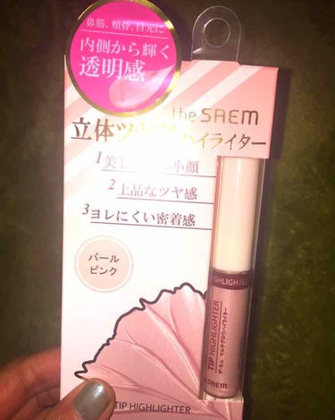 パウダータイプのハイライターが
なくなったため、購入。

以下、使用感

-------------------------------------------------
・色味:パールと細かなラメが