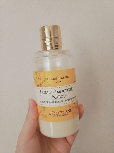 L'OCCITANE ジャスミン イモーテル ネロリ ボディミルクのクチコミ「ロクシタン　ボディミルク　ジャスミンイモーテルネロリ

なんか独特の香り
いつもボディショップ.....」（1枚目）