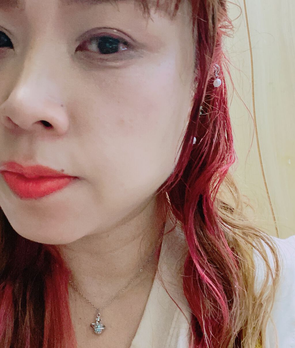 リサ・ラーソン♡クッションファンデマニア on LIPS 「ナニヤラ聞いたゾ👂👂👂マスク外してイイ場面が設けられるとか…っ..」(3枚目)