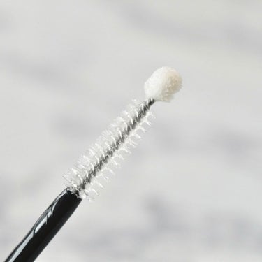 BY ECOM Long Lash Serumのクチコミ「まず初めにかなりインパクト強めの写真ですいません。色々写真撮ってみたんですがこれが一番まつ毛の.....」（3枚目）