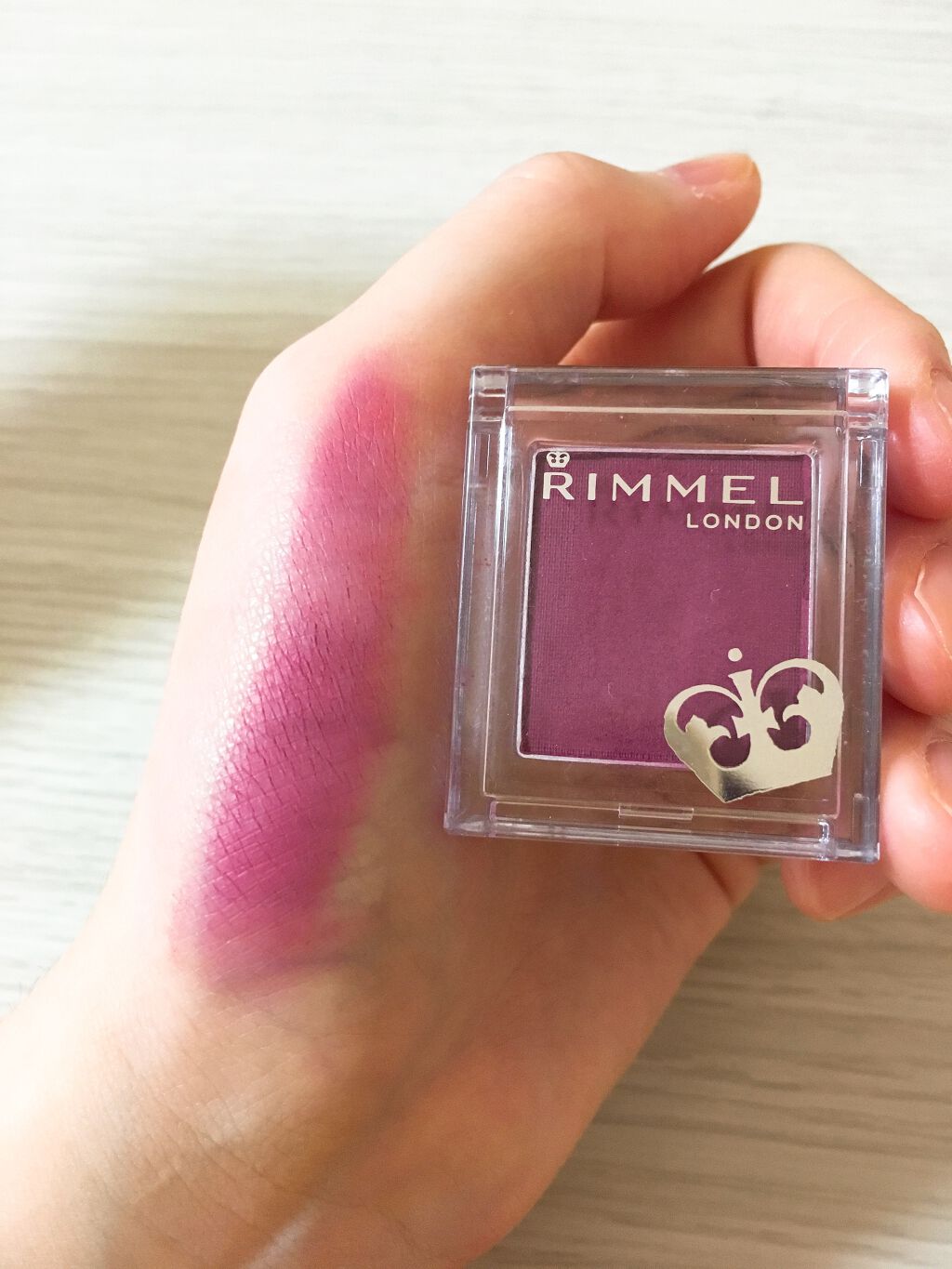 プリズム パウダーアイカラー/リンメル ロンドン/単色アイシャドウを使ったクチコミ(1枚目)