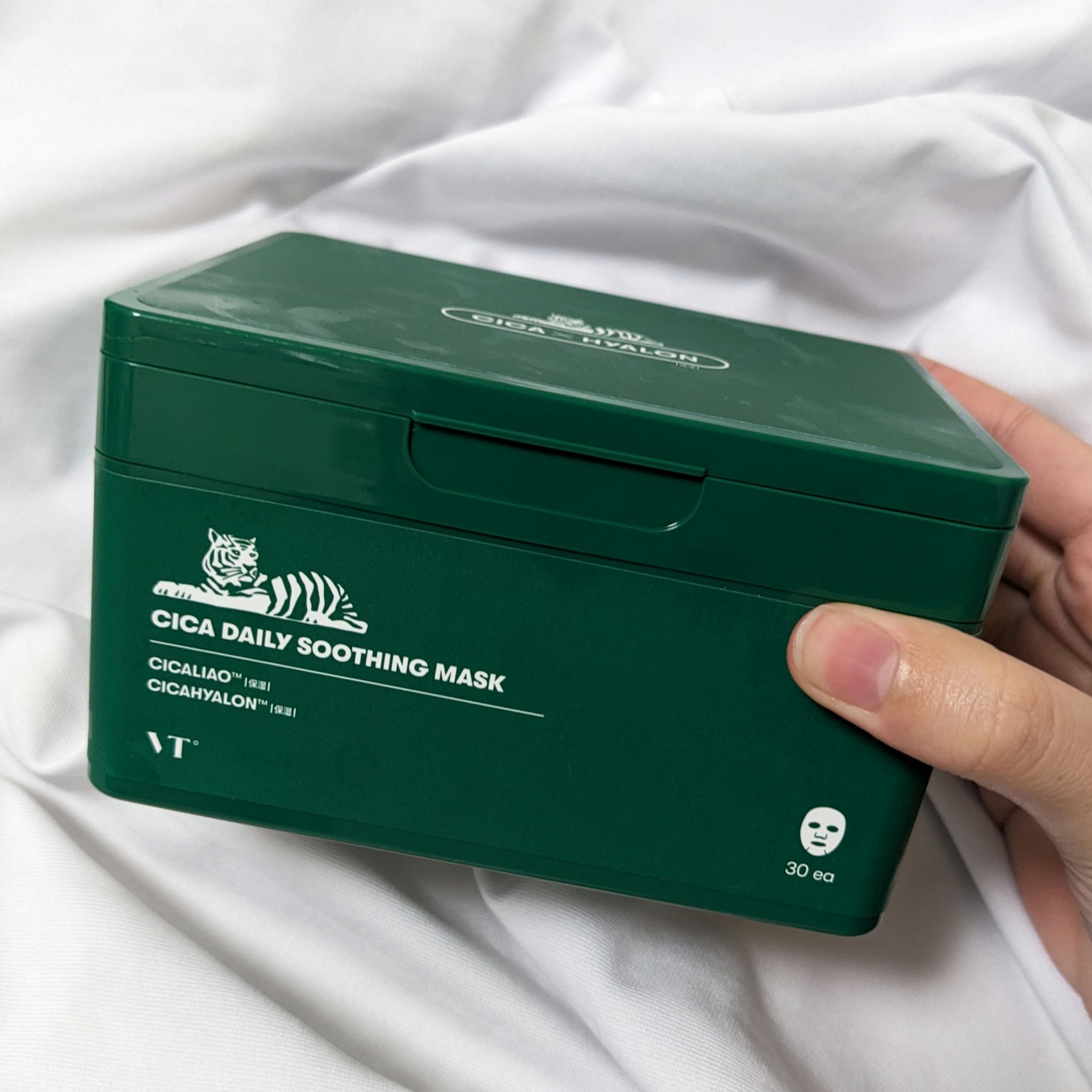 VT　CICA デイリースージングマスク　30枚


ココカラファインで購入！
けっこう前から流行ってるなーと思いつつ、手に取ったことはなかったのですが、お給料が入ったのでついつい買っちゃいました

最近パックでスキンケアするのにハマってま