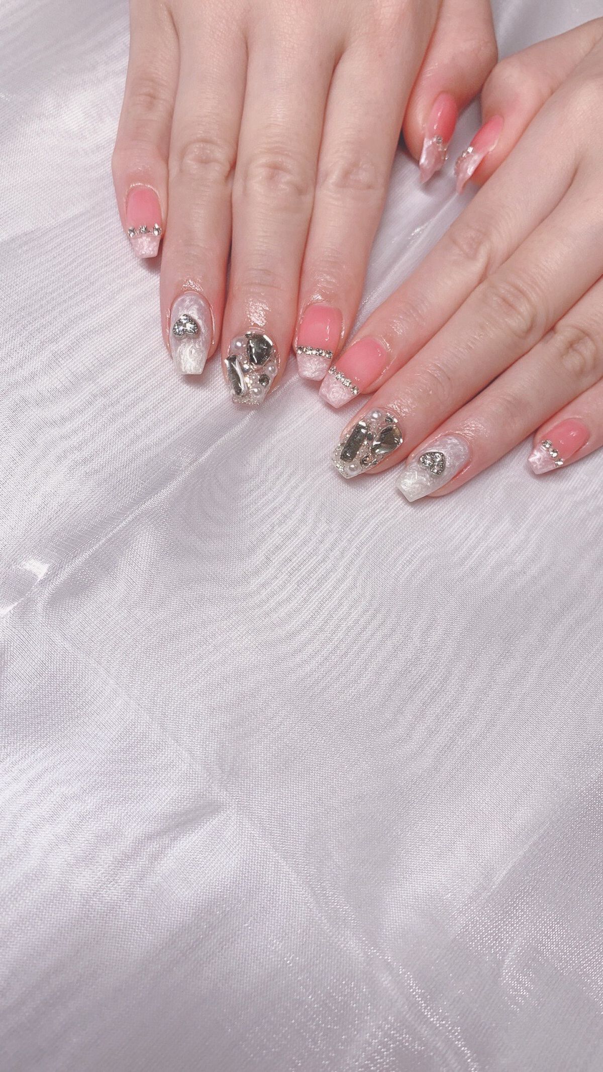 m. on LIPS 「明日変えてしまうけど、2月のネイル💅💎✨ギラギラピンクがテーマ..」(2枚目)