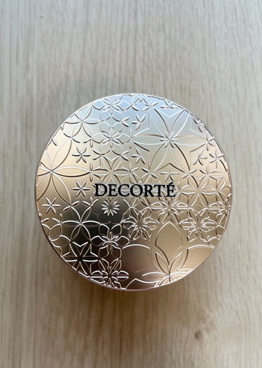 DECORTÉ
フェイスパウダー
00trans lucent

元タカラジェンヌの音くり寿ちゃんお気に入りコスメという事で購入。

チャコットの旧パウダーに比べるとツヤ仕上がりで使いやすいです！

香