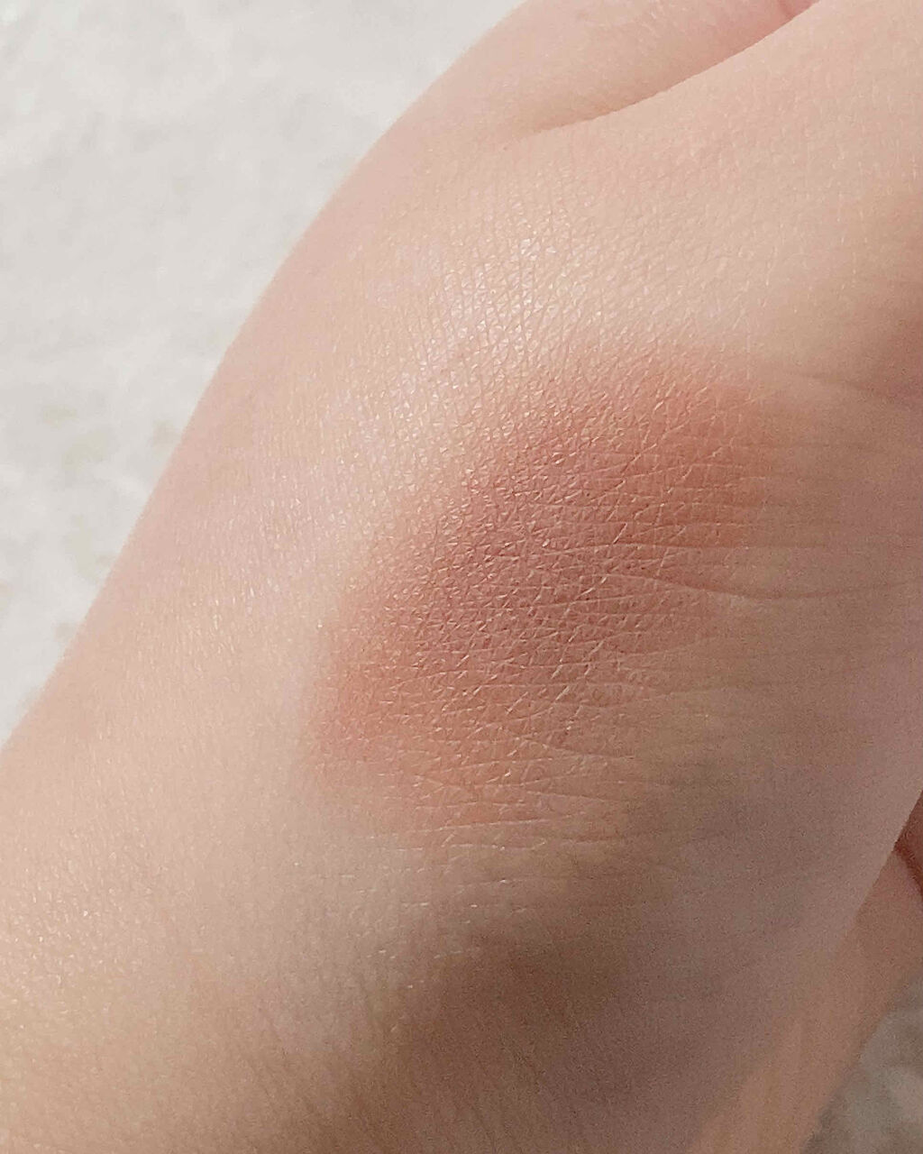 スモール アイシャドウ ペイント バイ アンバー(限定)/M・A・C/単色アイシャドウを使ったクチコミ（2枚目）