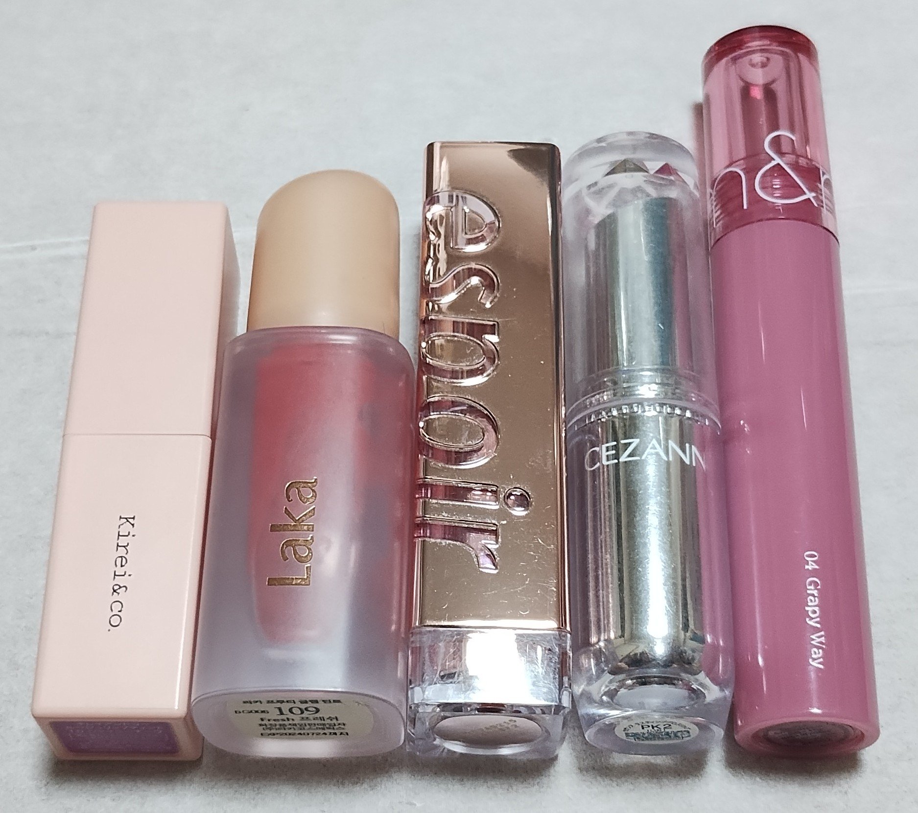 ラスティンググロスリップ/CEZANNE/口紅を使ったクチコミ（2枚目）