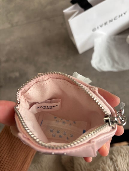 ぷぅぴぃ《紫コス部💜💗》 on LIPS 「🩷GIVENCHYミニポーチ🩷ポイントギフトで交換しました✨️..」(4枚目)