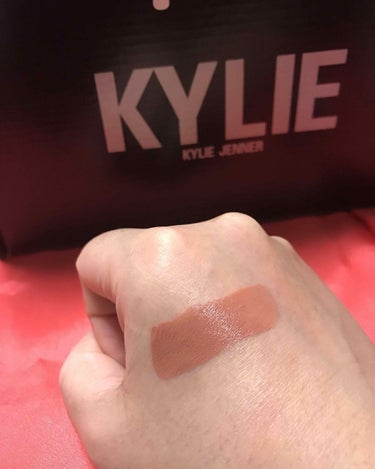 Kylie Cosmetics クリーム リップスティックのクチコミ「#KYLIE Lipstick (Dulce de Leche)カイリー公式サイトでの購入です.....」（2枚目）