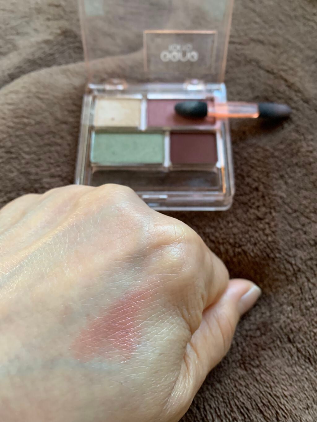 GENE TOKYO リラクシーアイシャドウ/DAISO/アイシャドウパレットを使ったクチコミ(2枚目)